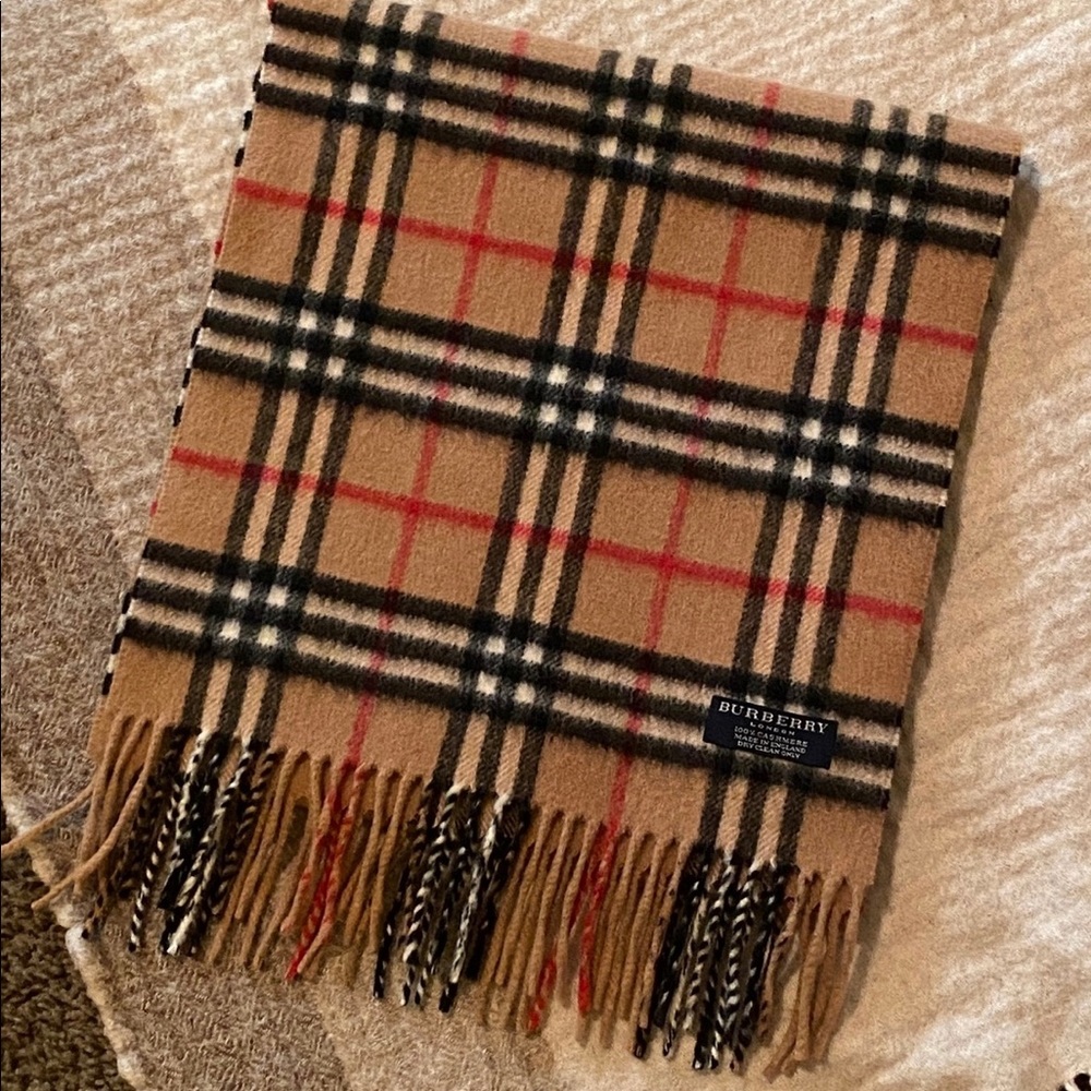 Burberry classic cashmere scarf